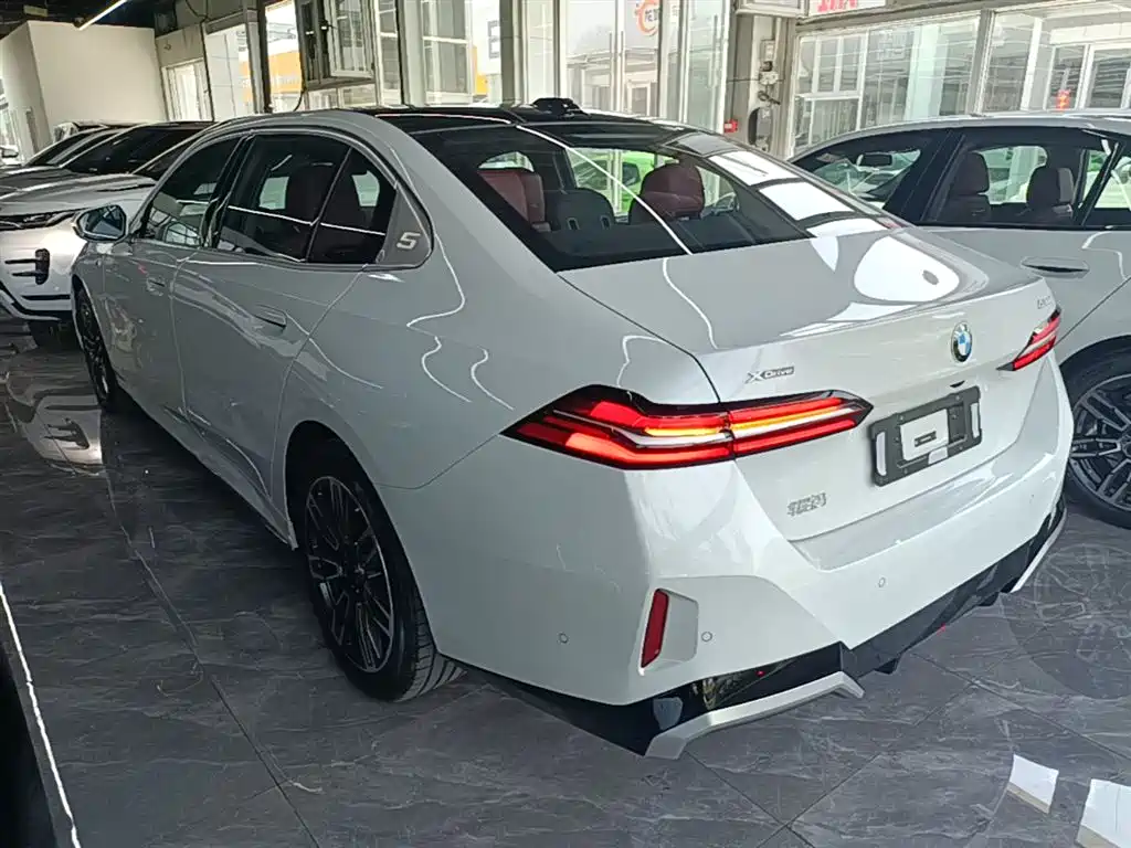 BMW 5 Series 2024 530Li xDrive M Sport Package фото 5