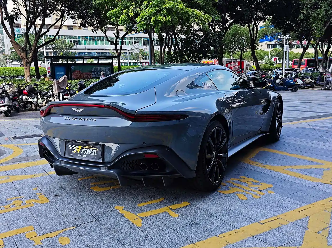 Aston Martin V8 Vantage 2022 2022 4.0T V8 Coupe