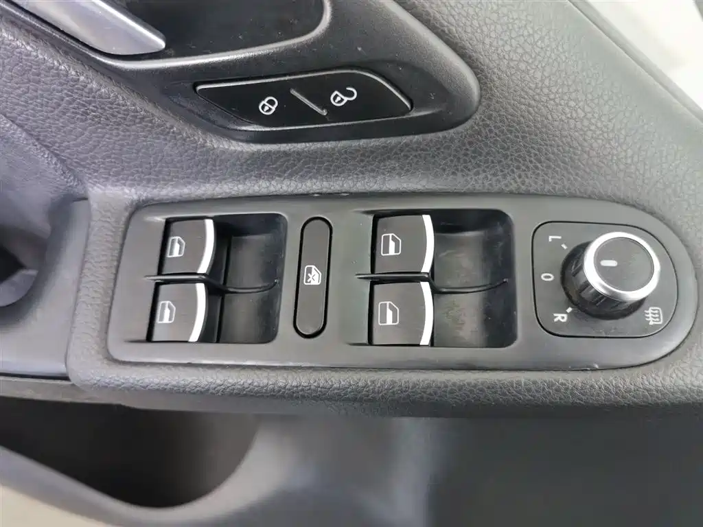Volkswagen Golf 2012 1.6 Manual Comfort Type фото 9