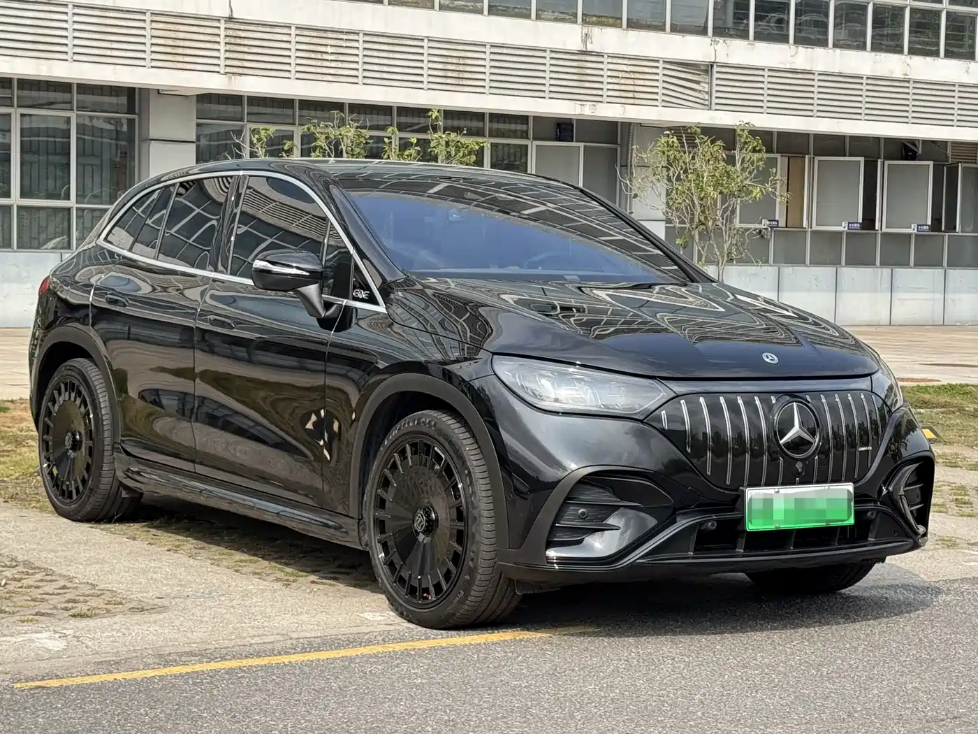 MERCEDES-BENZ EQE SUV