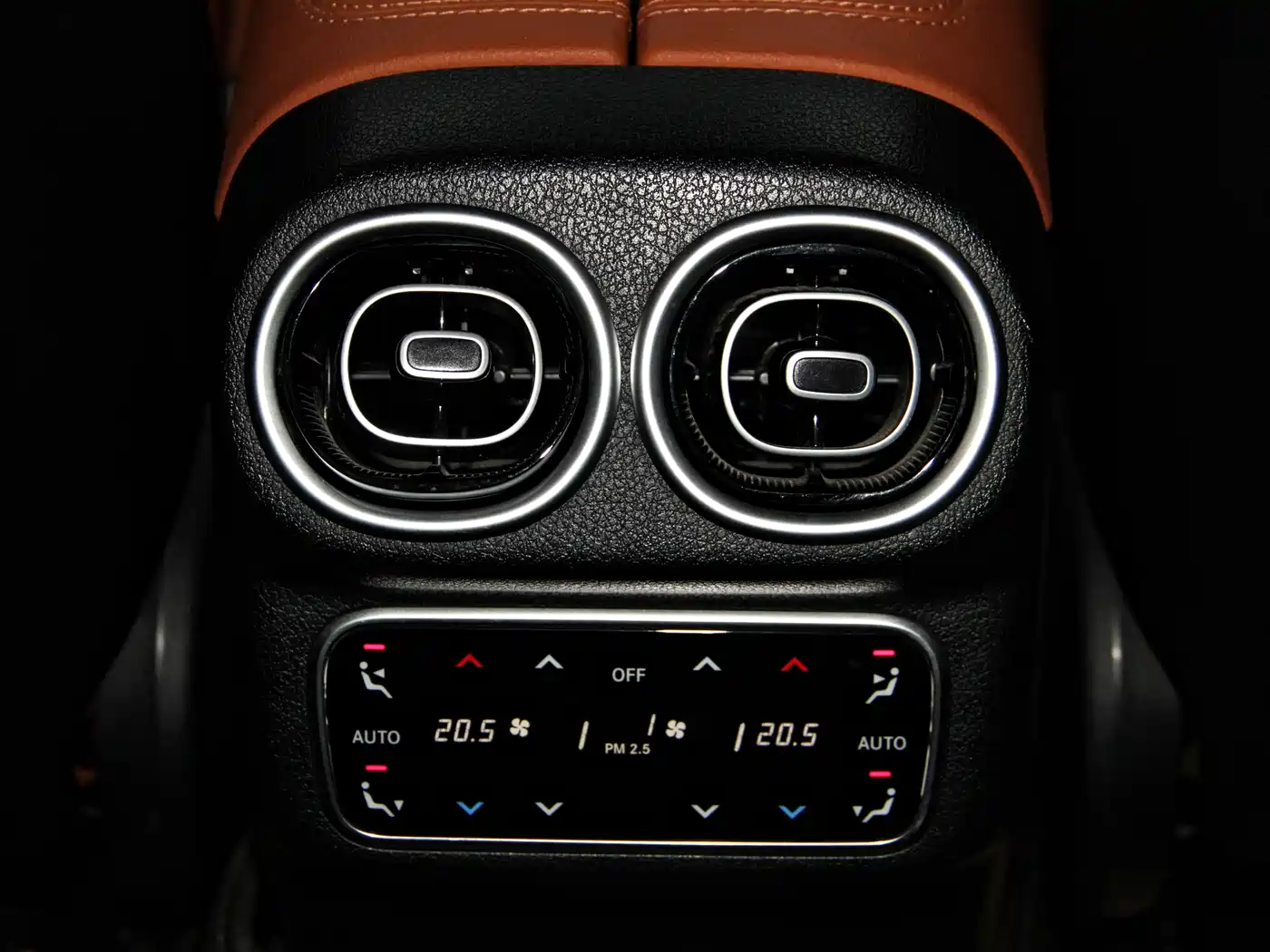 Mercedes-Benz GLC 2023 GLC 260 L 4MATIC Sport 5-seater фото 7