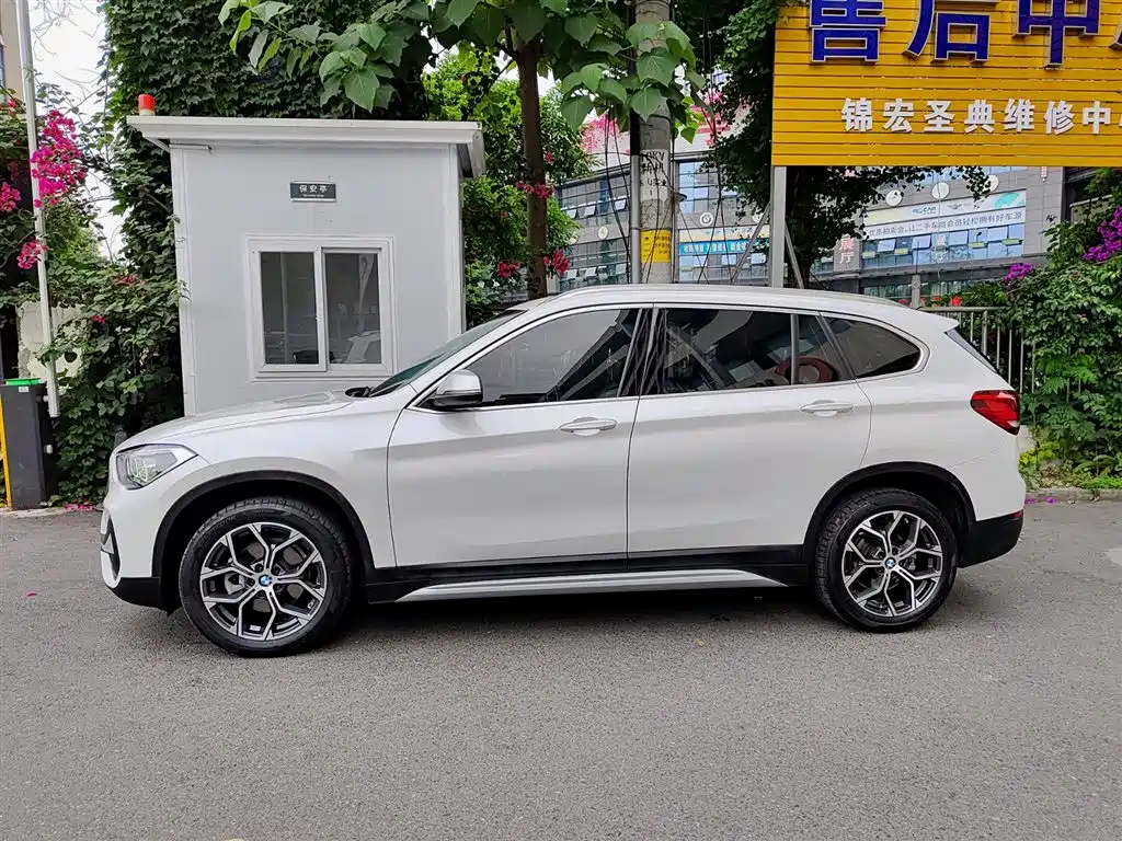 BMW X1 2022 sDrive20Li Fashion фото 3