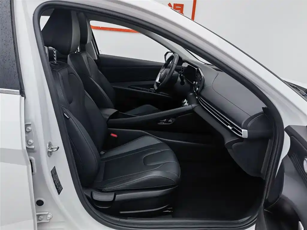 Hyundai Elantra 2023 1.5L CVT GLX Elite Edition фото 23