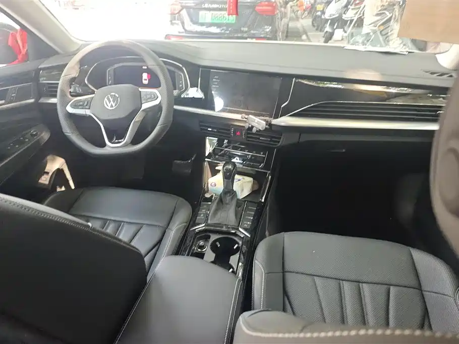 Volkswagen Passat 2025 Outstanding 330TSI Starlight Elite Edition фото 12