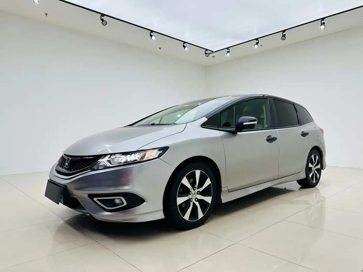 Photo 1 - Honda Jade
