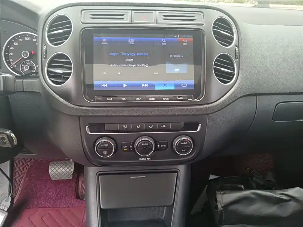 VOLKSWAGEN TIGUAN