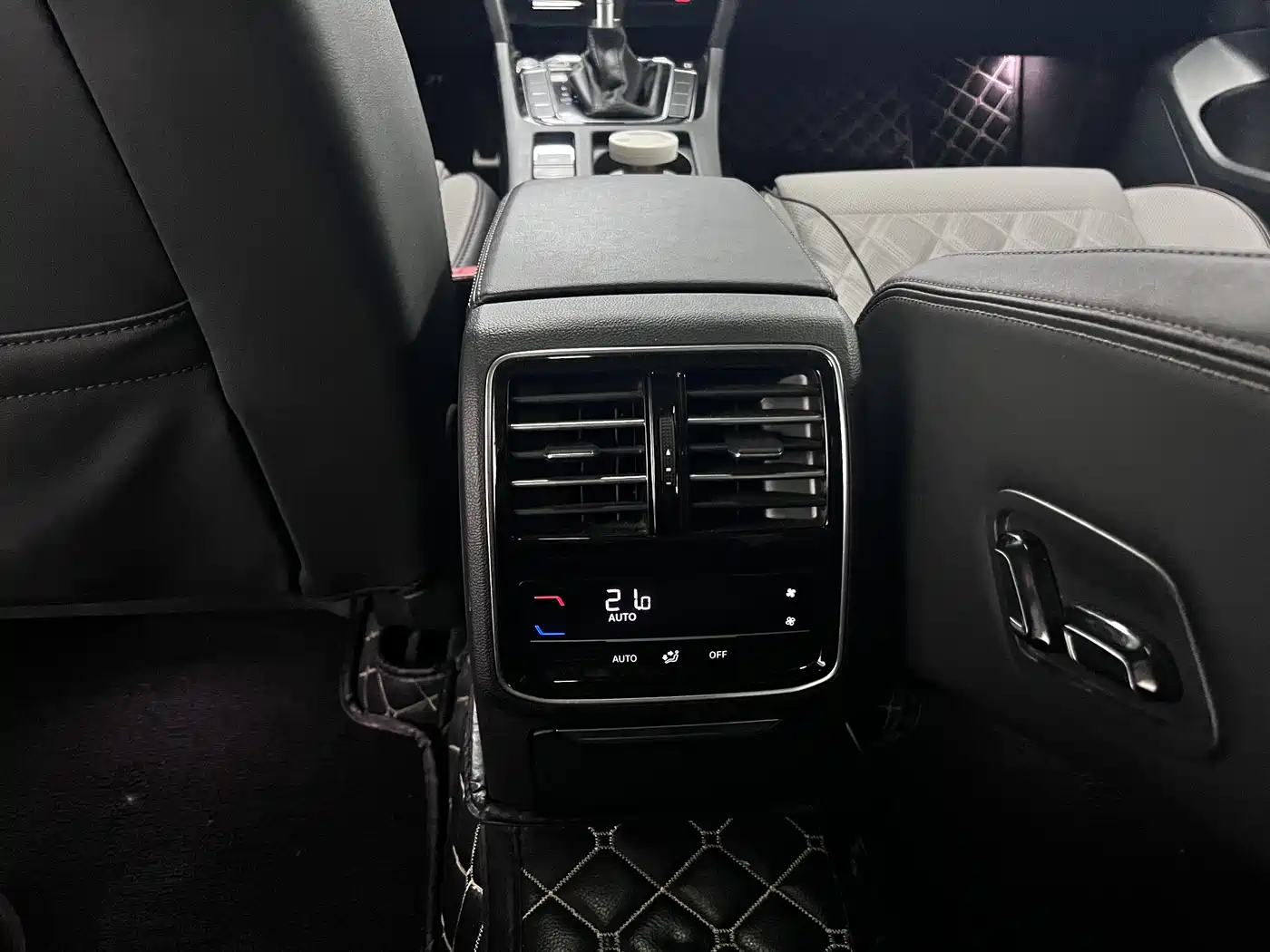 Volkswagen Magotan 2023 Model 2 Million Commemorative Edition 330TSI DSG Luxury фото 14
