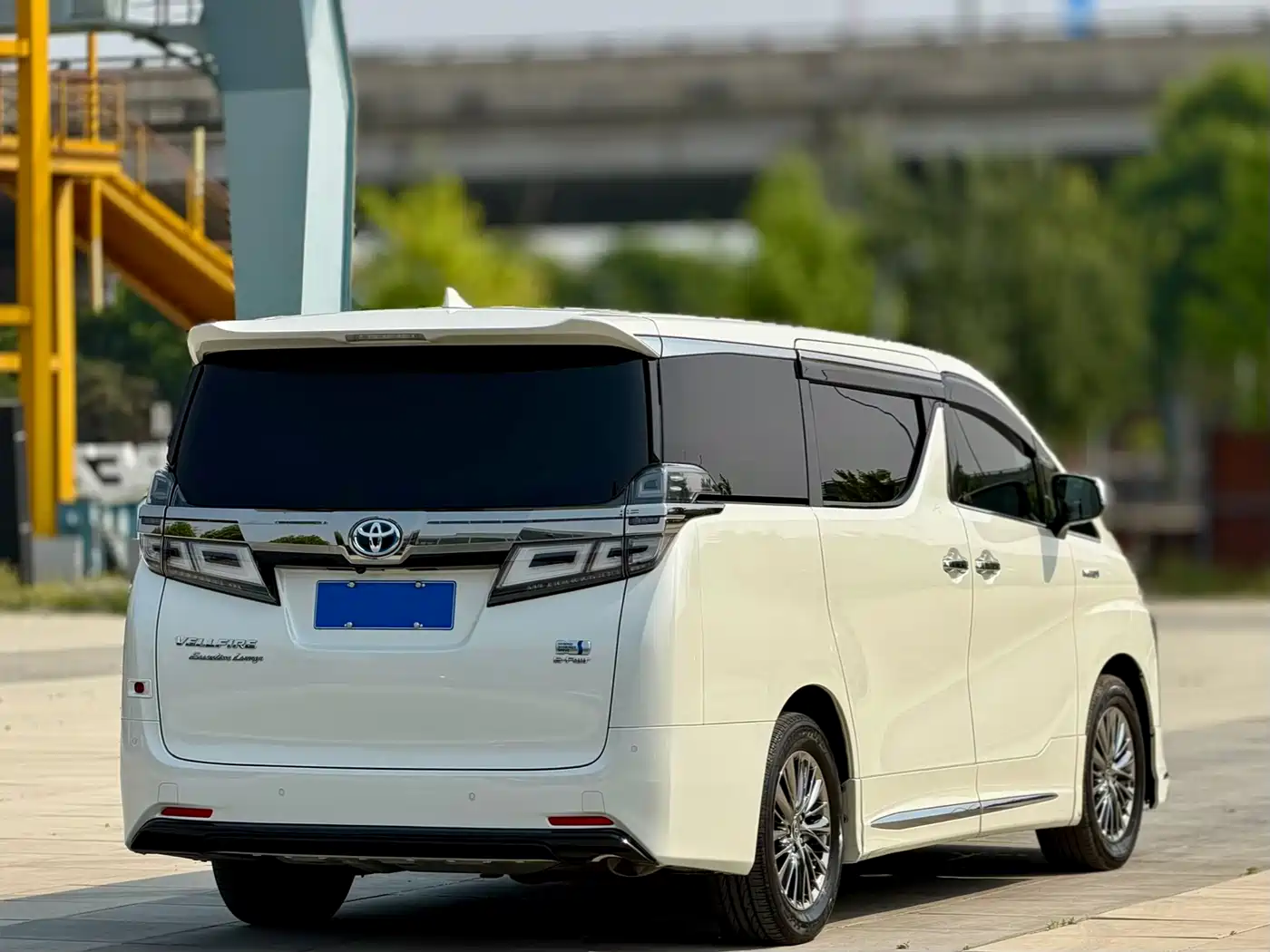 Toyota Vellfire 2021 Crown Hybrid 2.5L HV Premium Edition фото 6