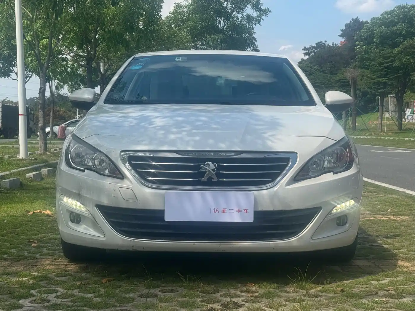 Peugeot 408 2014 1.8L Automatic Luxury Edition фото 3