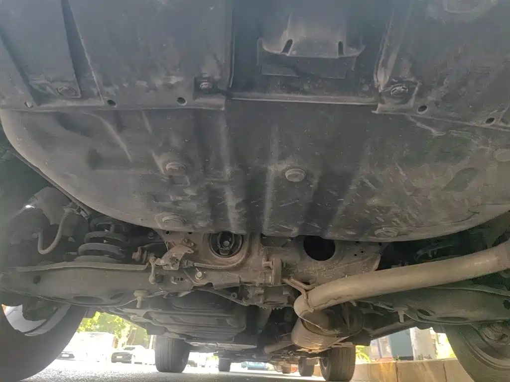 Toyota RAV4 Rongfang 2015 2.5L Automatic 4WD Elite Edition фото 25