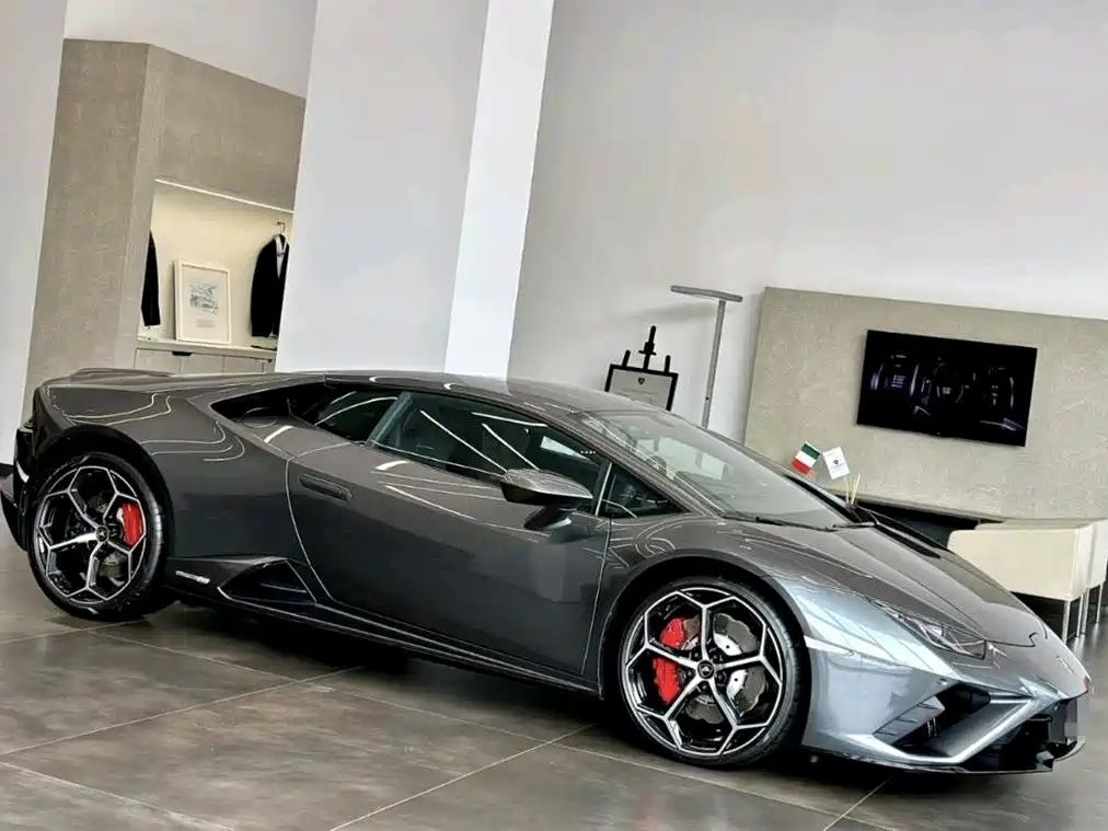 LAMBORGHINI HURACÁN