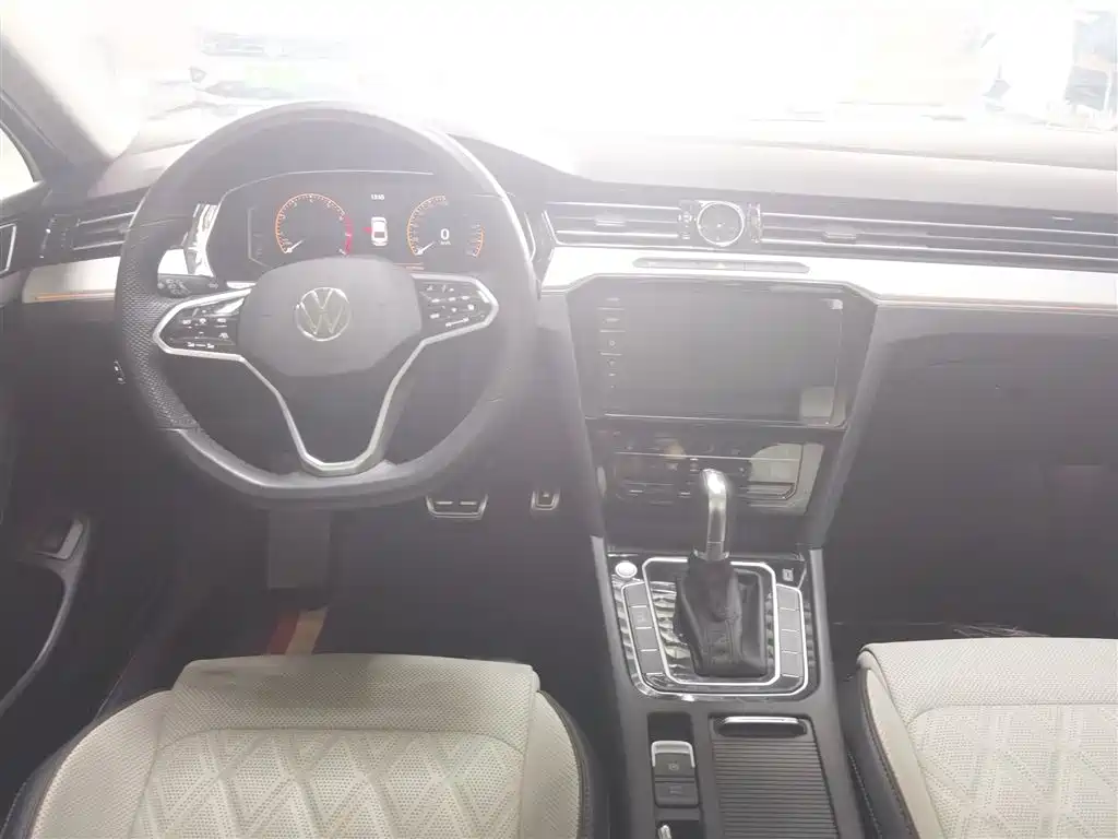 Volkswagen Magotan 2023 Model 2 Million Commemorative Edition 330TSI DSG Luxury фото 4