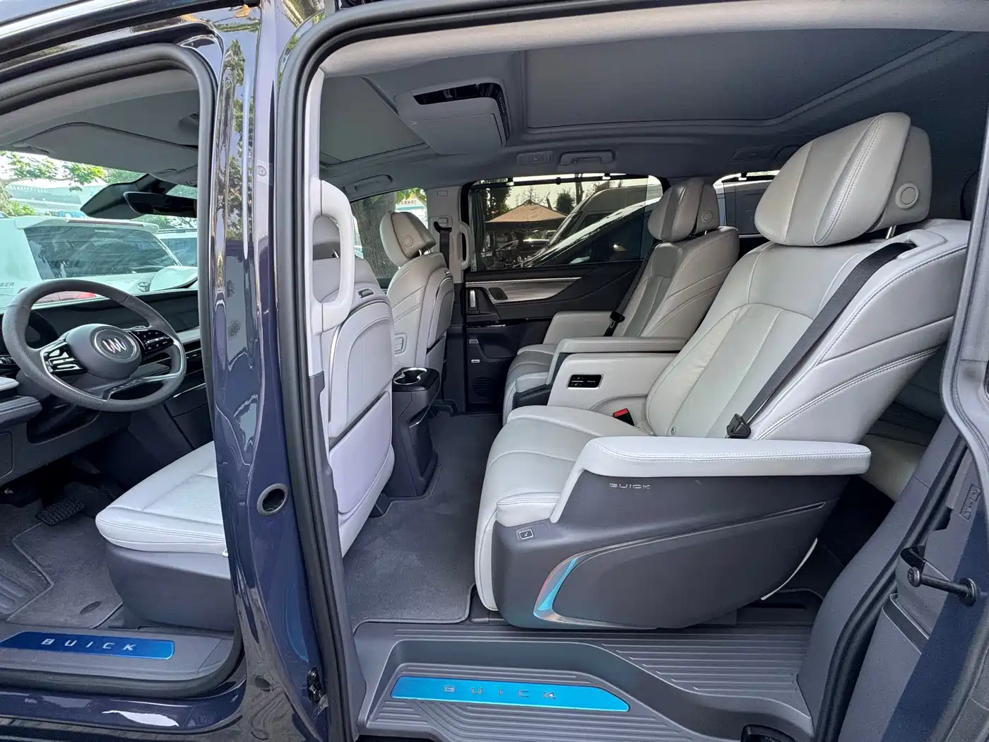 Buick GL8 2025 Land Honor Premium Edition фото 7