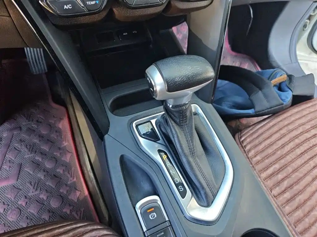 GAC Trumpchi Trumpchi GS4 2016 235T G-DCT Elite Edition фото 7