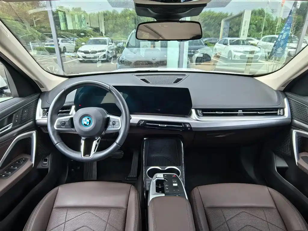 BMW iX1 2025 2025 eDrive25L M Sport Package