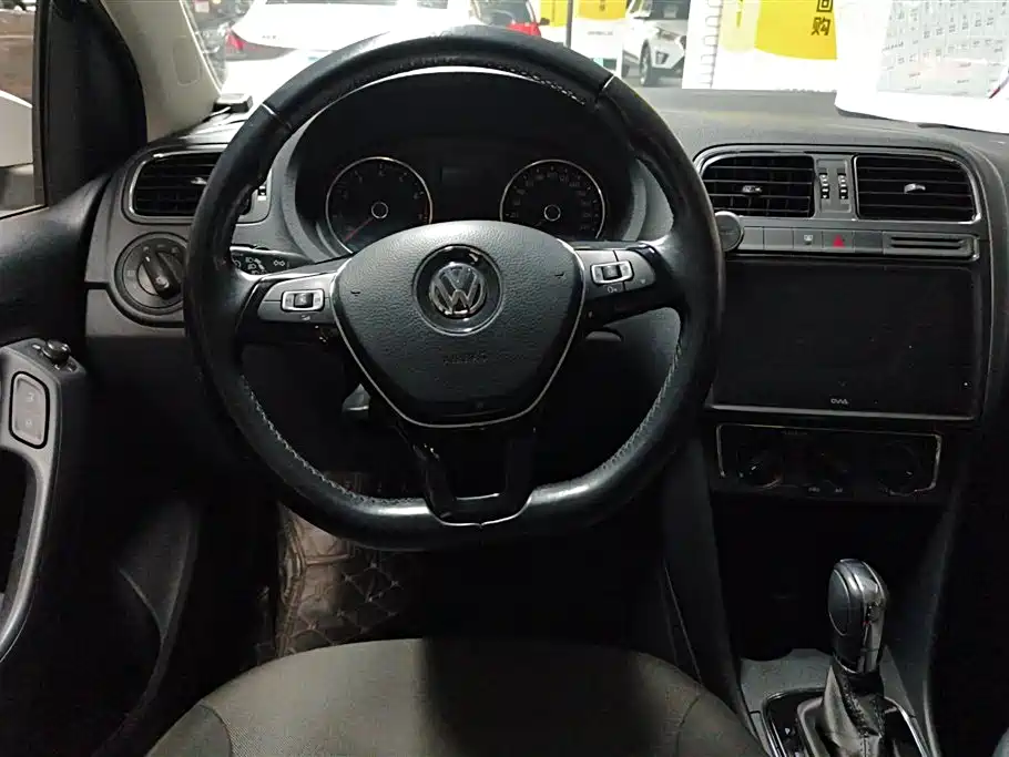 Volkswagen Polo 2016 1.6L Automatic Comfort фото 15