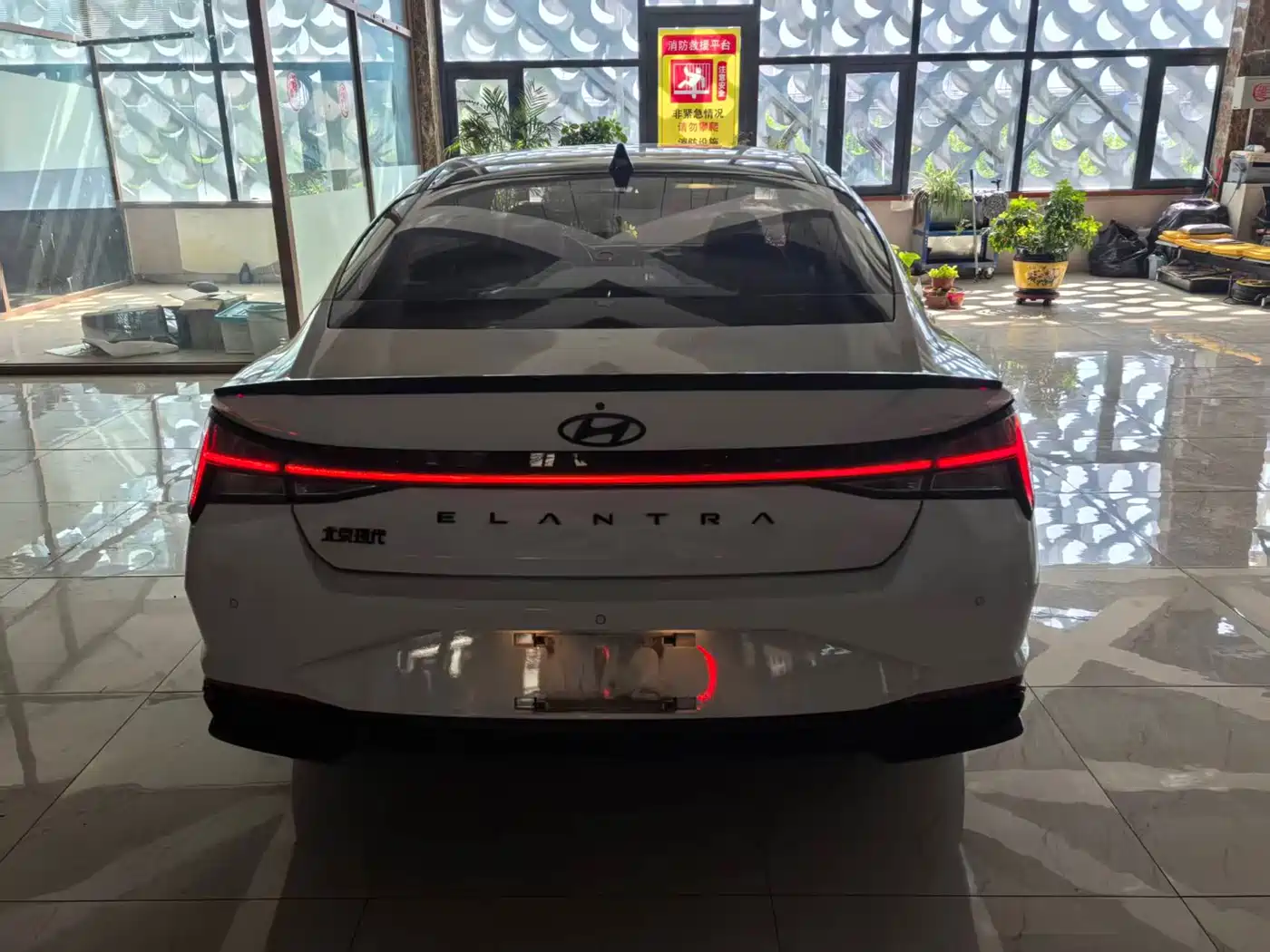 Hyundai Elantra 2022 1.5L CVT 20th Anniversary Edition фото 5