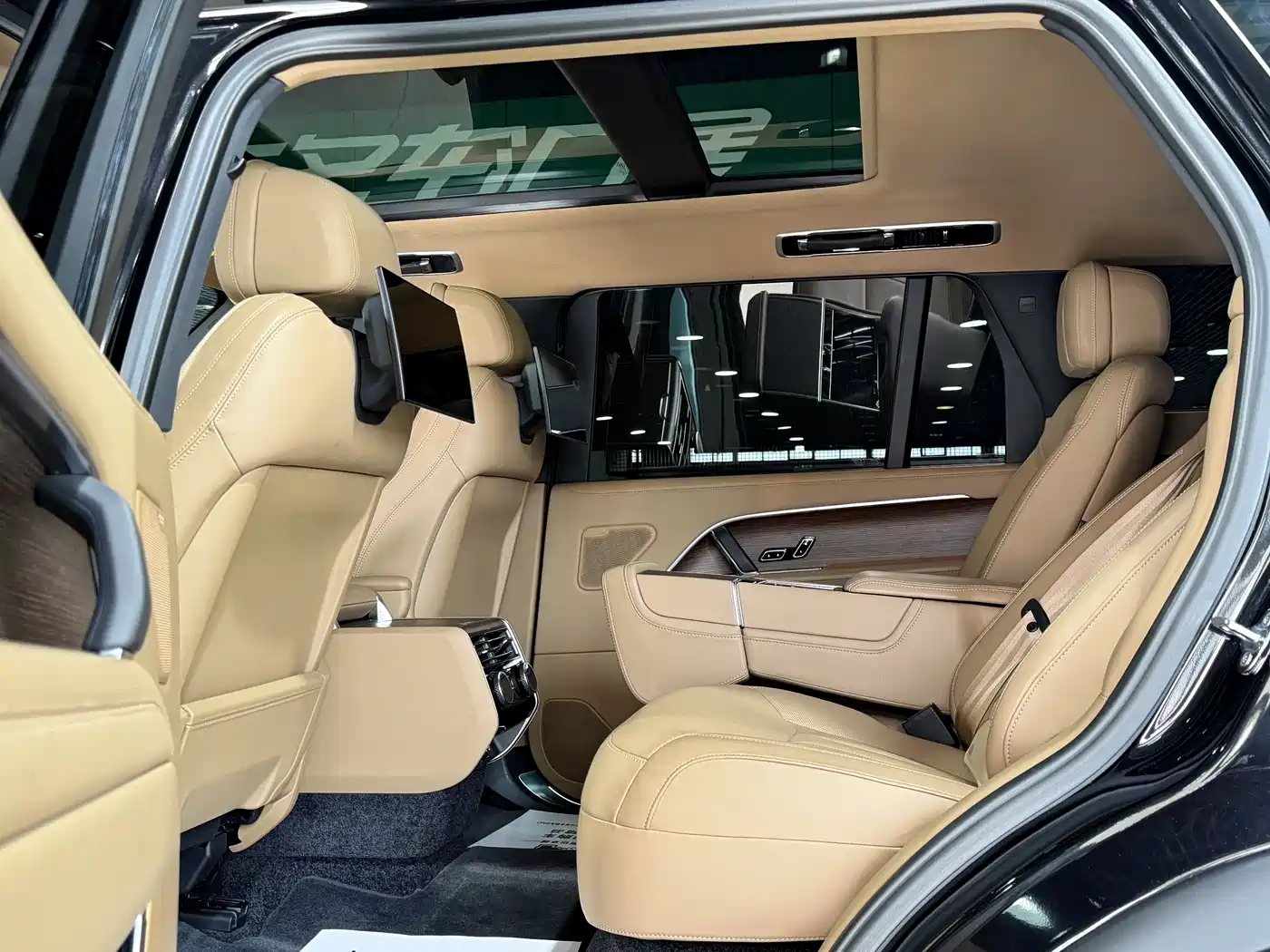 Land Rover Range Rover 2024 3.0 L6 400PS Genesis Extended фото 11