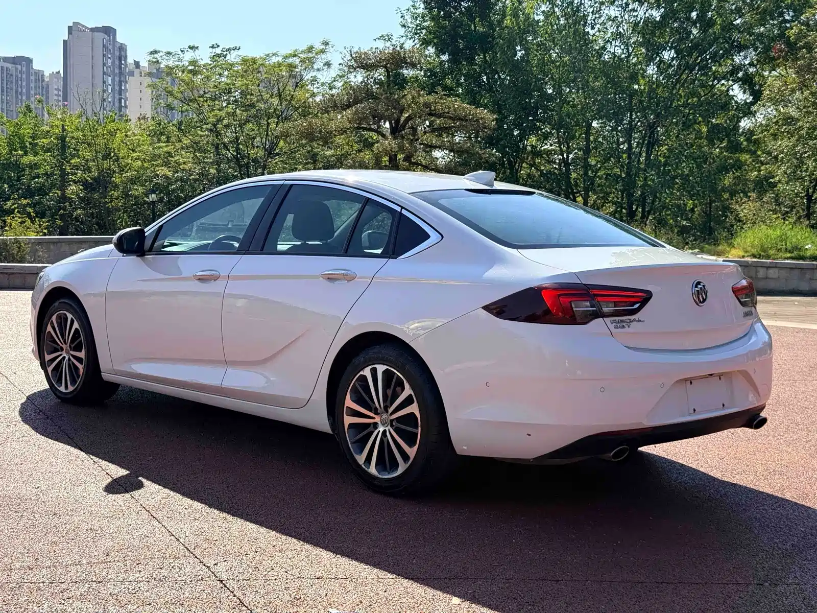 Photo 7 - Buick Regal
