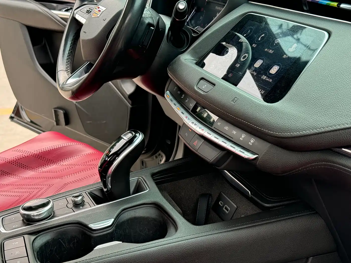 Cadillac XT4 2021 28T FWD Premium Edition фото 9
