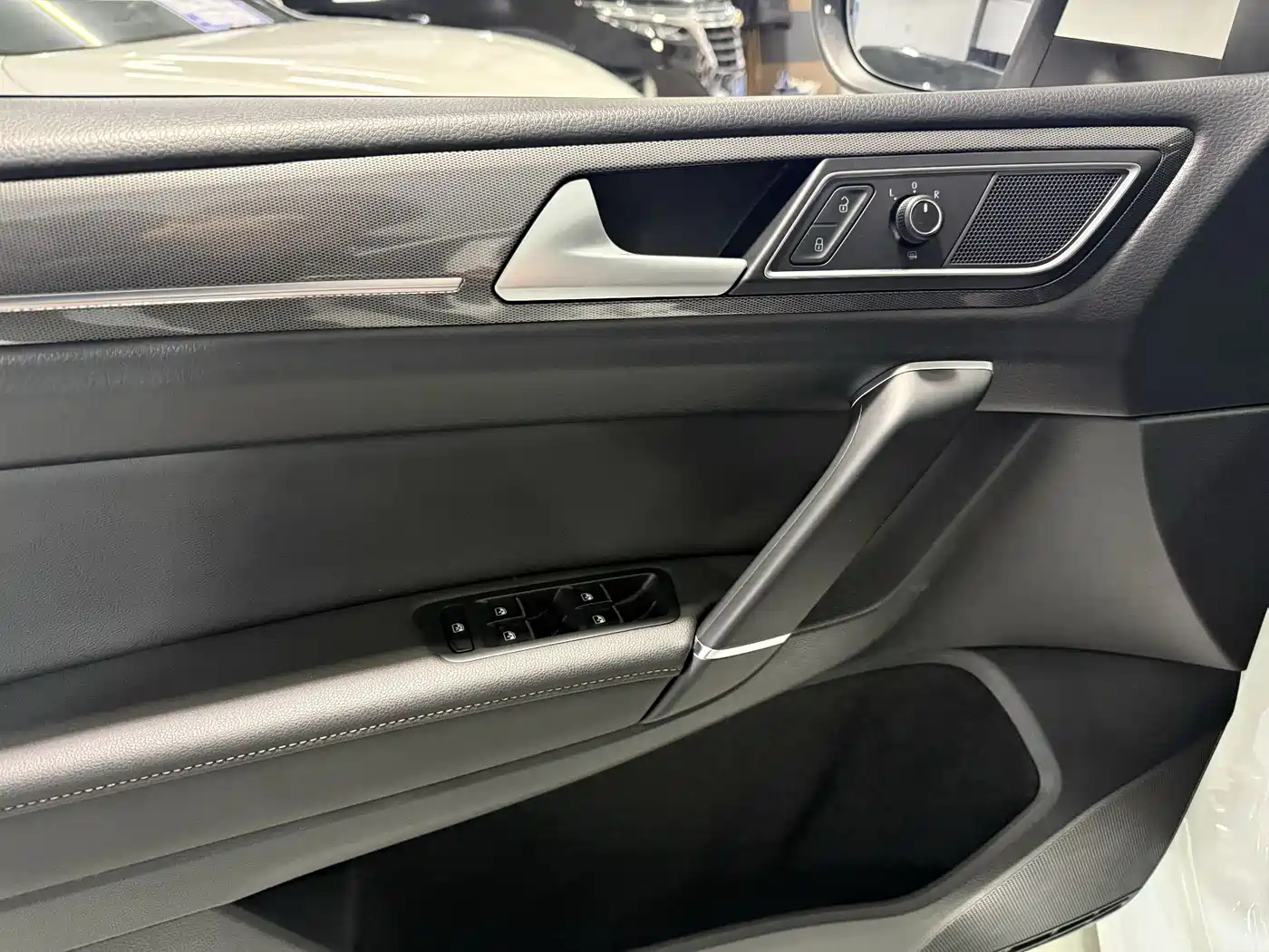 Volkswagen Golf Sportsvan 2018 230TSI Automatic Progressive фото 8