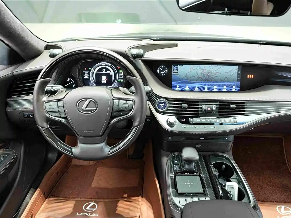 Фото 14 - Lexus LS