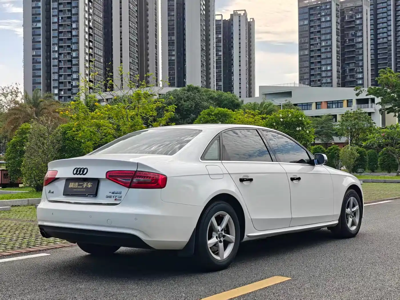 Audi A4L 2013 35 TFSI Automatic Standard фото 9