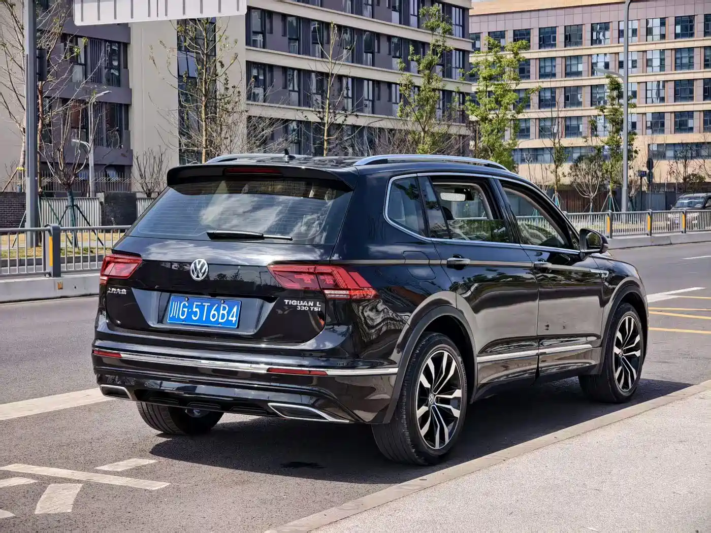 Volkswagen Tiguan L 2020 330TSI Auto 2WD R-Line Flagship China VI фото 8
