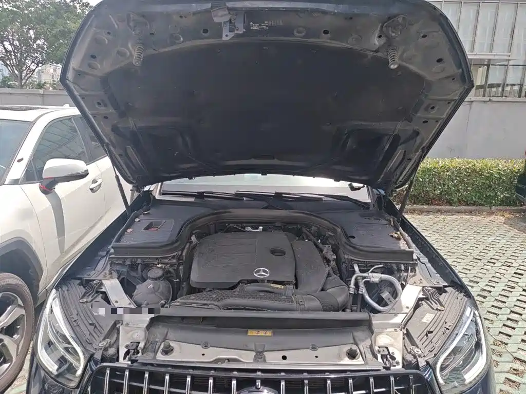 MERCEDES-BENZ GLC