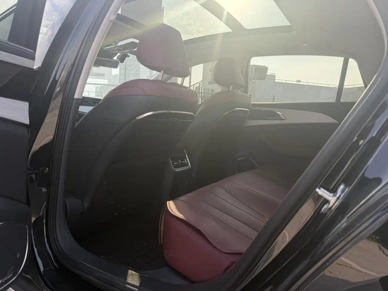 Hongqi H5 2024 1.5T DCT Smart Connect Flag Rhythm Edition фото 13
