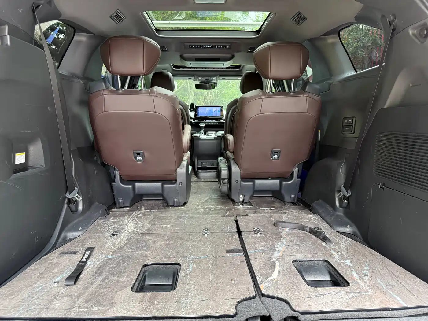 Toyota Sienna 2021 2.5L Hybrid Platinum Edition фото 26