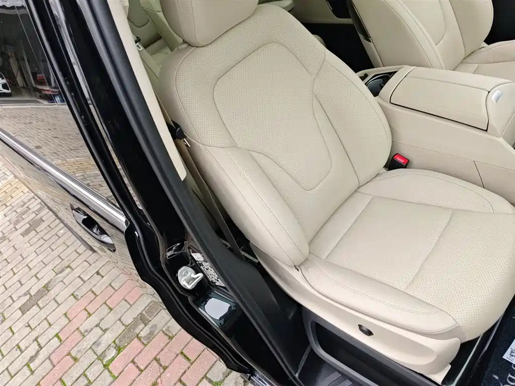 Mercedes-Benz V-Class 2021 V 260 L Long Wheelbase Premium Edition фото 20