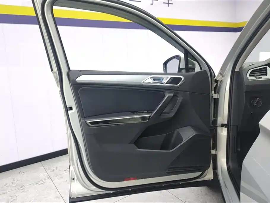 Volkswagen Tiguan L 2017 330TSI Automatic 2WD Trend Edition фото 7