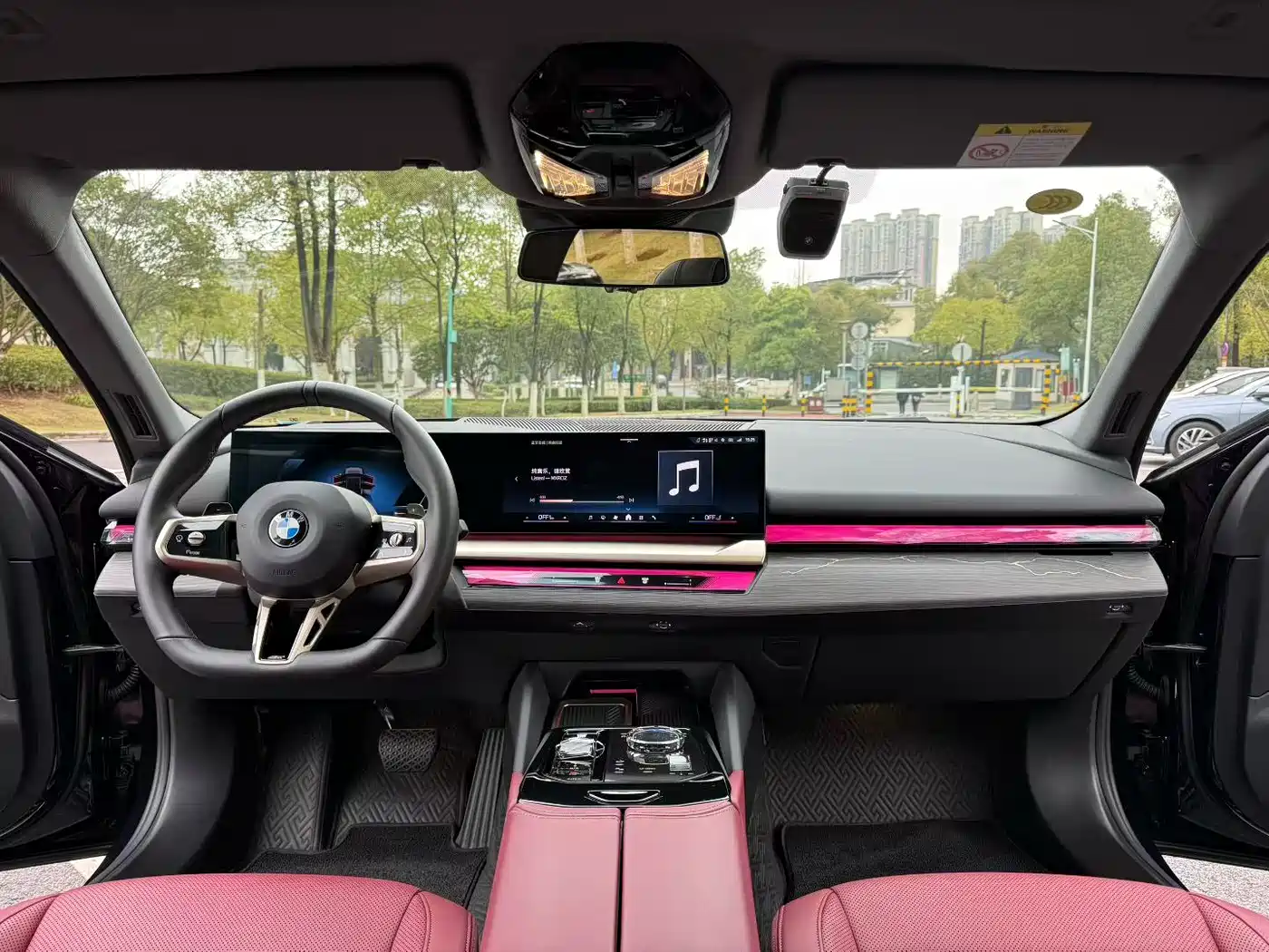 BMW 5 Series 2025 530Li Premium M Sport Package фото 6
