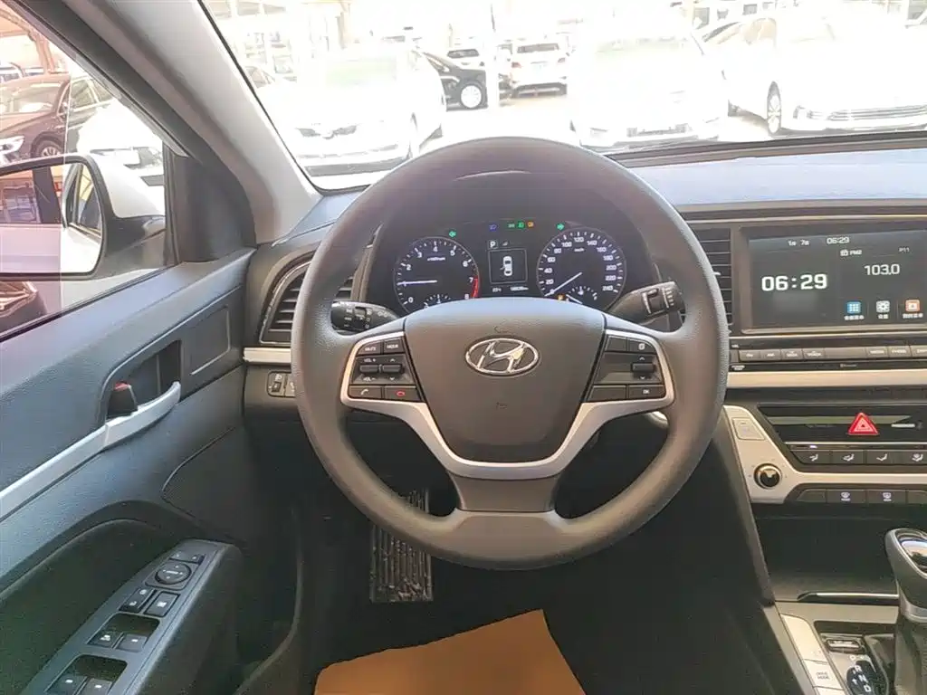 Hyundai Elantra 2016 Model 1.6L Automatic Smart Elite фото 11