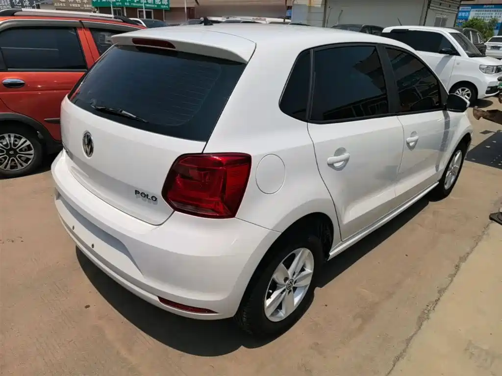 Volkswagen Polo 2014 1.4L Manual Trend Edition фото 7