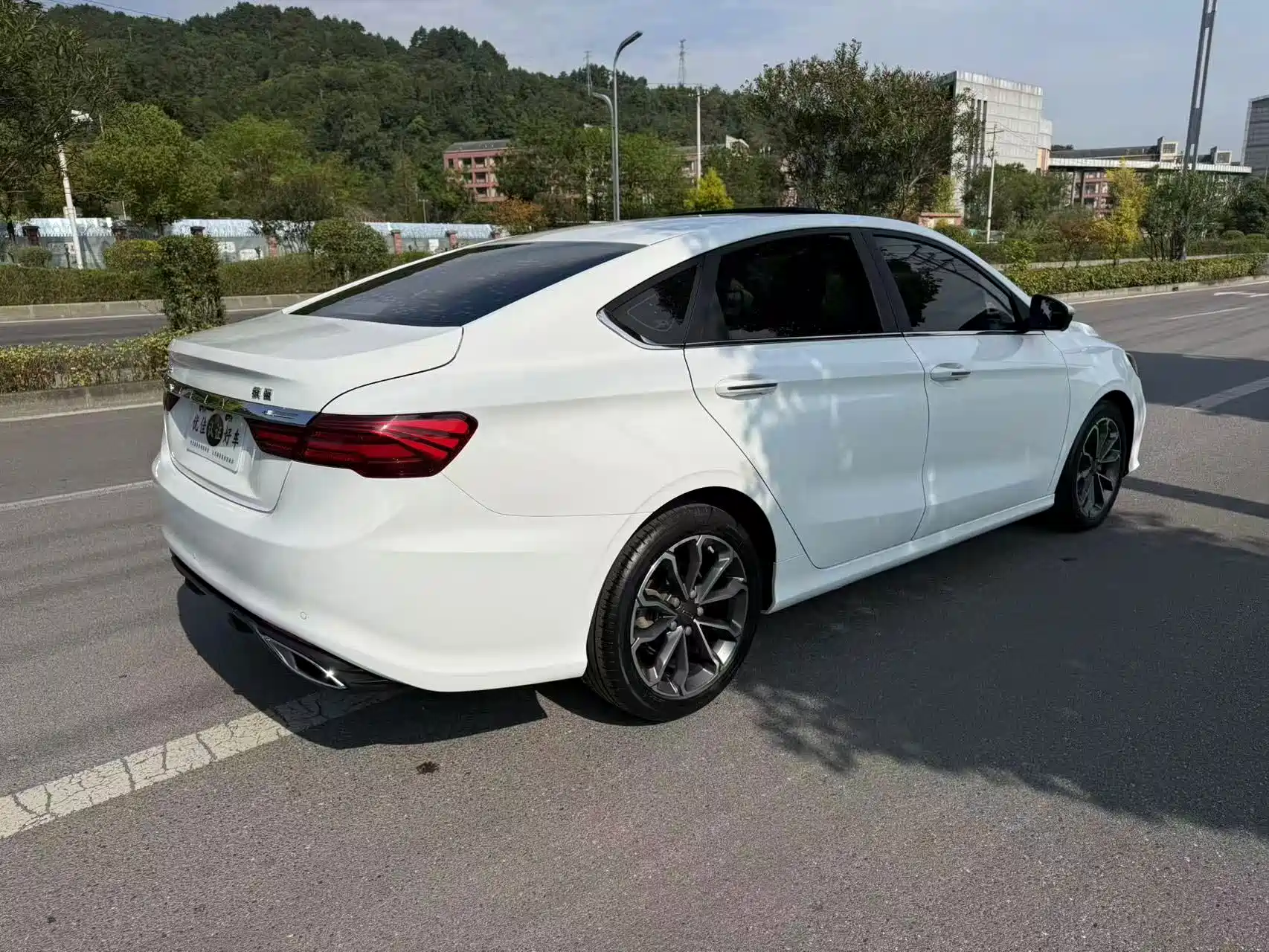 Фото 12 - Geely Binrui