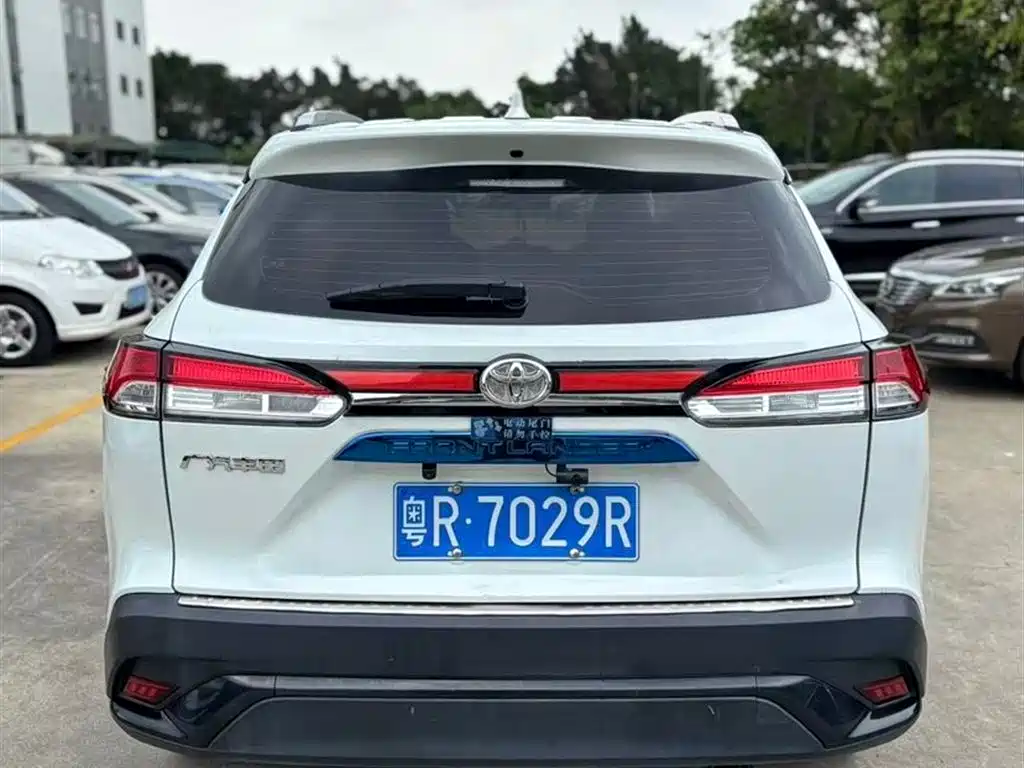 Toyota Frontlander 2024 2.0L CVT Elite Edition фото 8