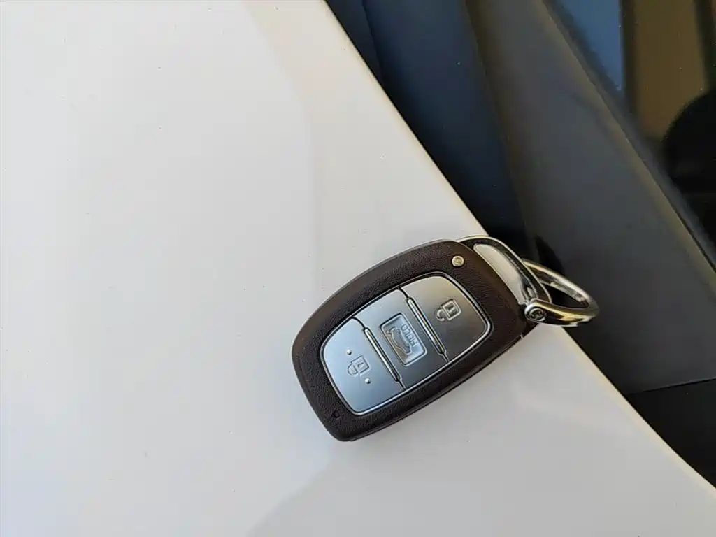 Hyundai Elantra 2016 Model 1.6L Automatic Smart Elite фото 9