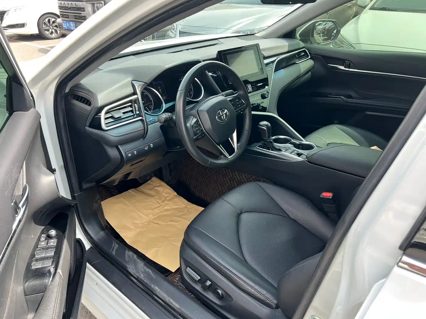 Toyota Camry 2021 Hybrid 2.5HGVP Leading Edition фото 8