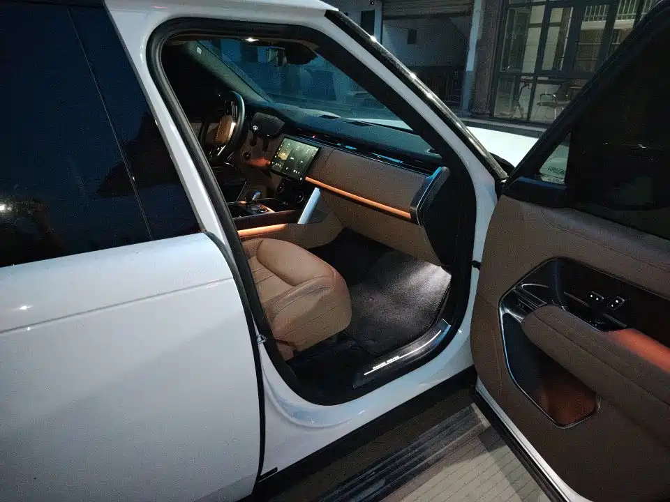 Land Rover Range Rover 2023 Facelift 3.0 L6 400PS Prosperity Extended Version фото 9