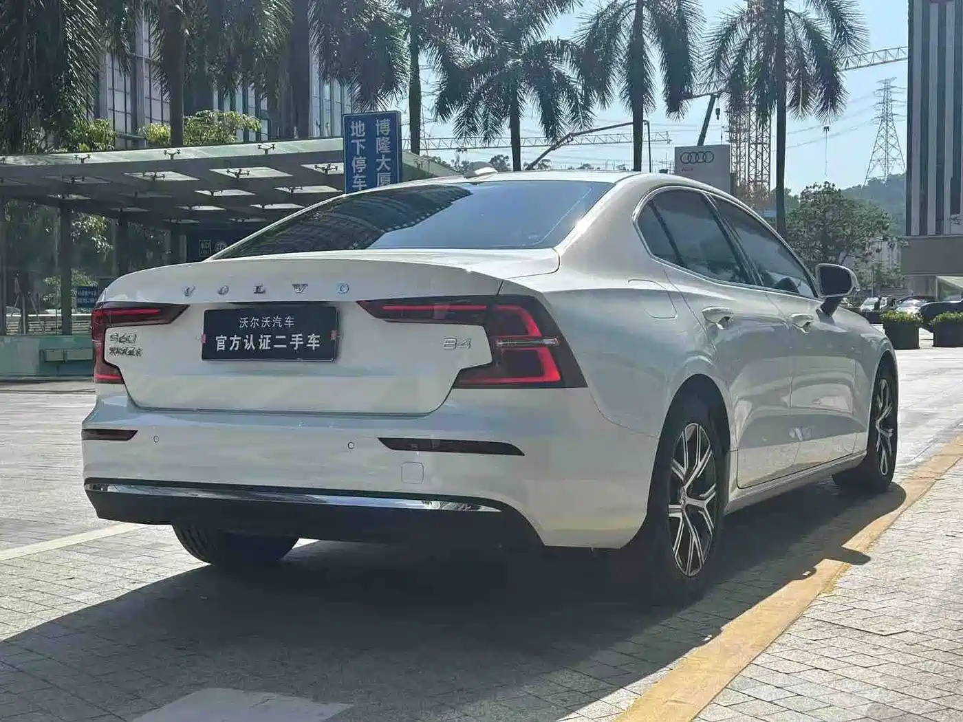 Volvo S60 2025 2026 B4 Smart Luxury Edition