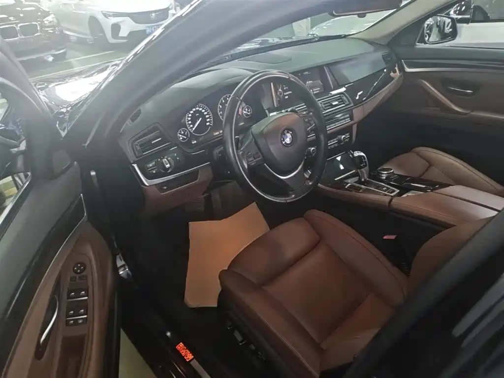 BMW 5 Series 2014 535Li Leadership фото 16