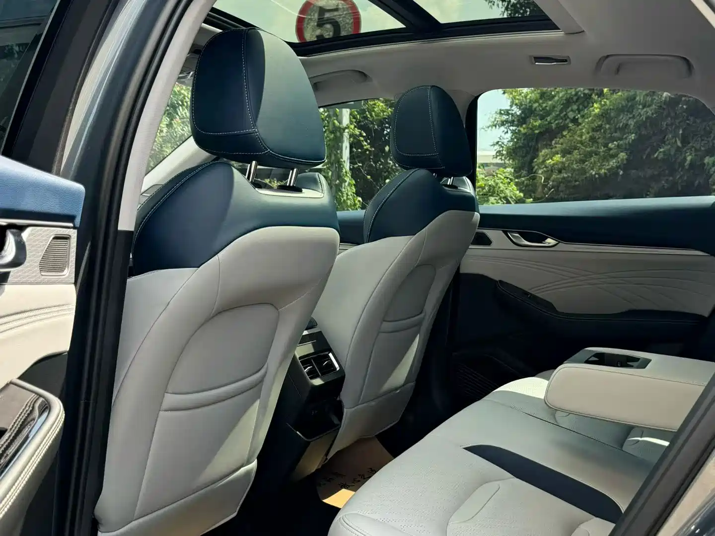 Фото 9 - Geely Preface