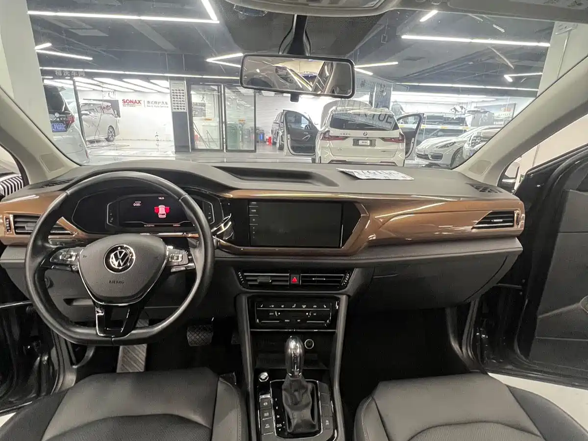 Volkswagen Tharu 2022 280TSI FWD Luxury Edition фото 13
