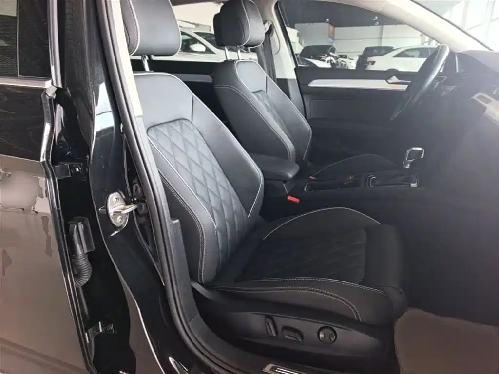 Volkswagen Magotan GTE Plug-in Hybrid 2022 GTE Luxury фото 20