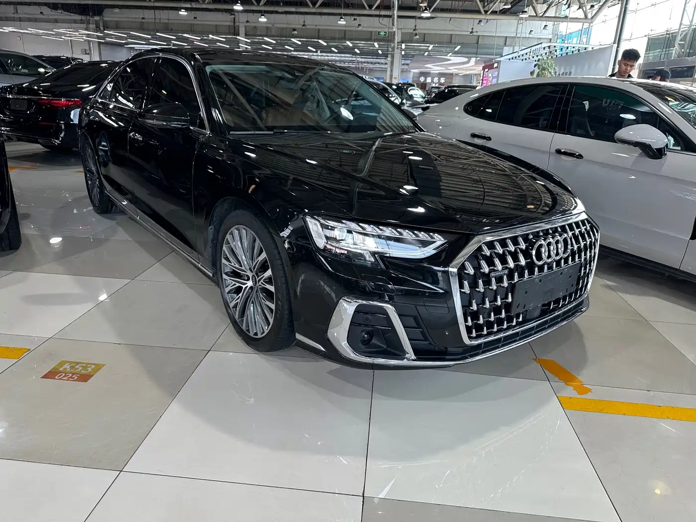 Audi A8 2024 Model A8L 50 TFSI quattro Premium Selection фото 3