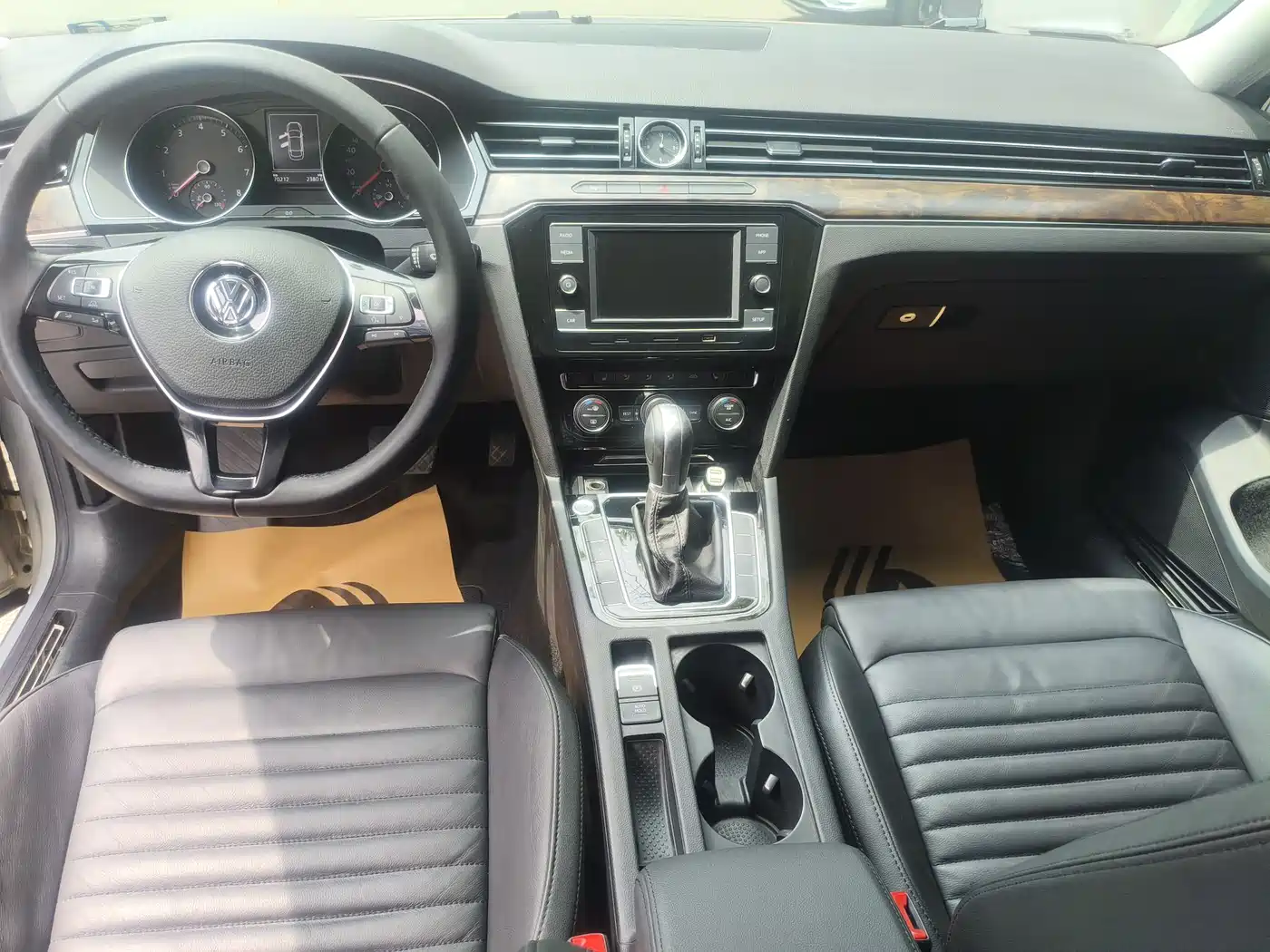 Volkswagen Magotan 2018 Facelift 330TSI DSG Luxury фото 12