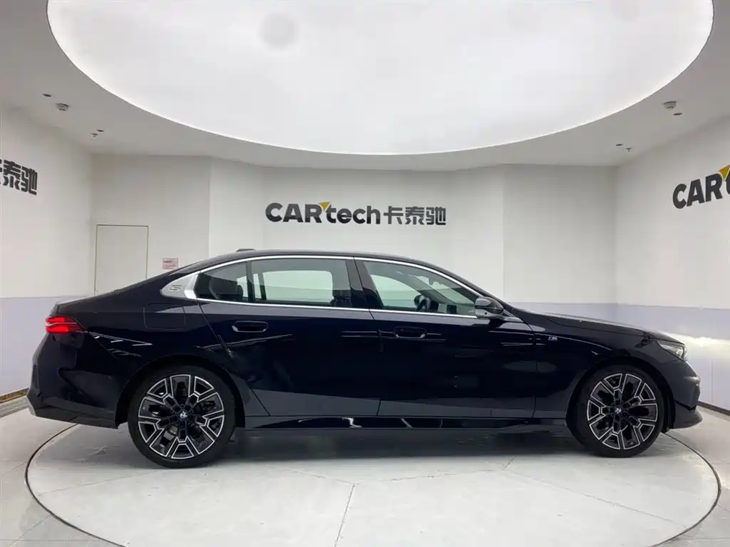 BMW 5 Series 2025 530Li Premium M Sport Package фото 4