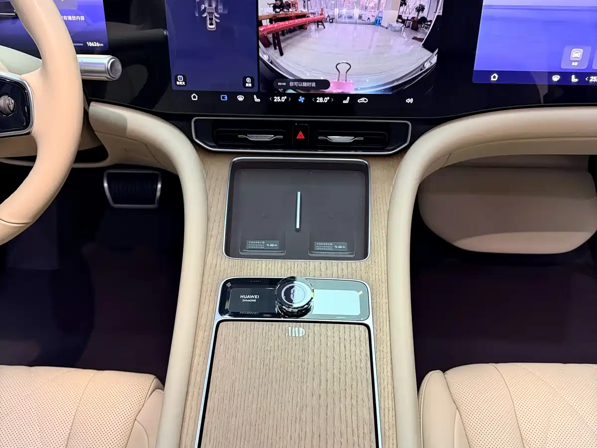 AITO Wenjie AITO M9 2024 Range Extender Ultra 52kWh 6-seater фото 16